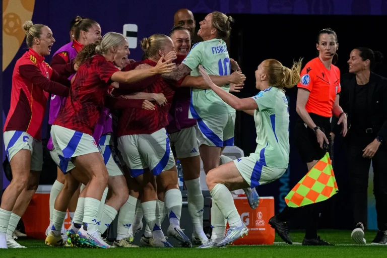 Драматичное начало сезона в чемпионате Уэльса по футболу