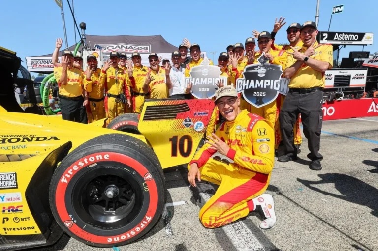 Алекс Палоу досрочно стал трехкратным чемпионом IndyCar