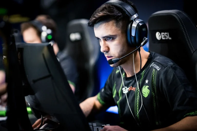 Түрік киберспортшысы xfl0ud Heroic құрамына оралады