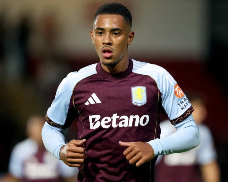 Newcastle ведет переговоры о трансфере полузащитника Aston Villa