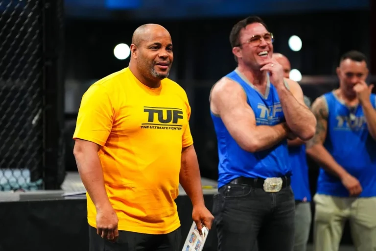 Донченко вышел в финал The Ultimate Fighter после спорной победы над Диксоном