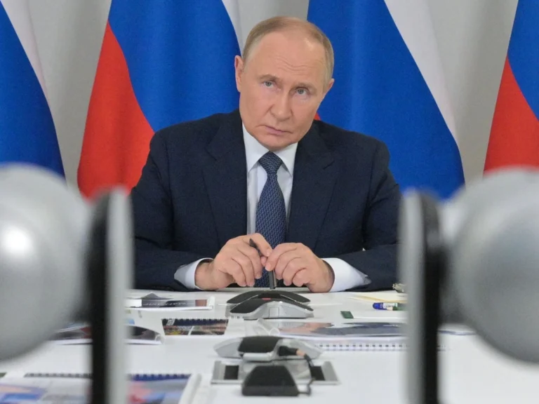 Путин посетил крупнейший спорткомплекс Магаданской области