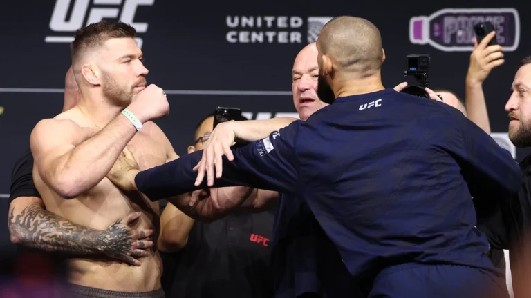 Чимаев и Дю Плесси сразятся за титул чемпиона UFC в среднем весе