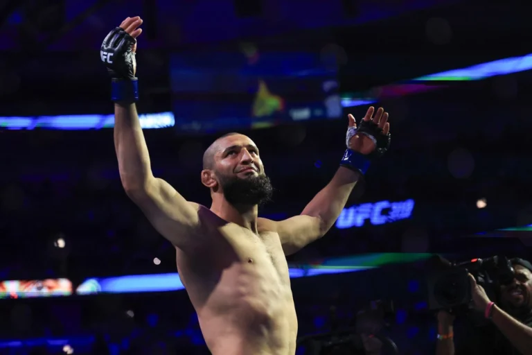 Хамзат Чимаев стал новым чемпионом UFC в среднем весе