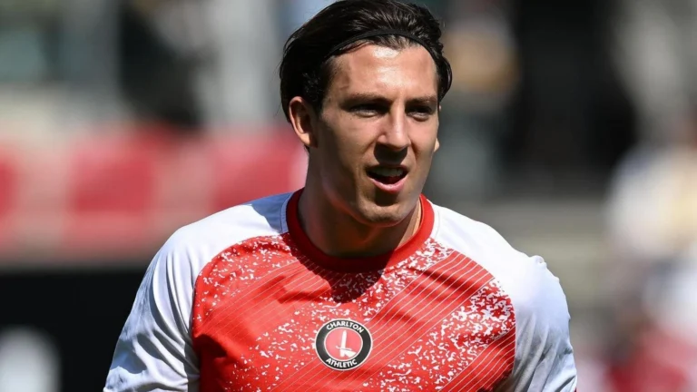 Plymouth Argyle Charlton Athletic қорғаушысы Алекс Митчеллді жалға алды