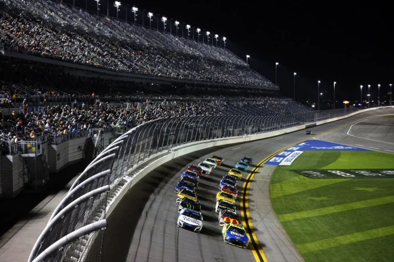 40 гонщиков поборются за последние места в плей-офф NASCAR в Дайтоне