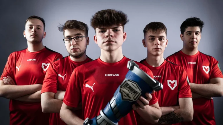 Virtus.pro сразится с MOUZ в плей-офф Esports World Cup 2025