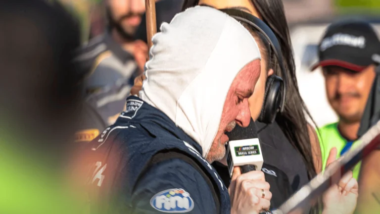 53-летний экс-пилот Формулы-1 стал чемпионом NASCAR в Бразилии