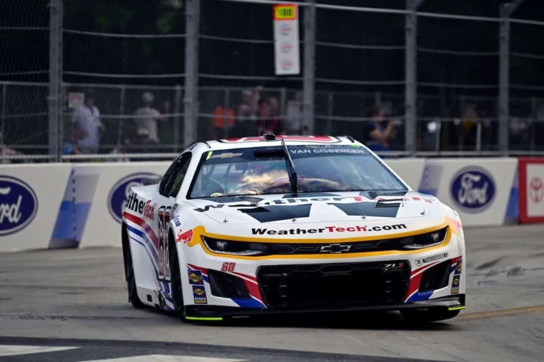 Ван Гисберген досрочно стал лучшим новичком сезона NASCAR Cup 2025