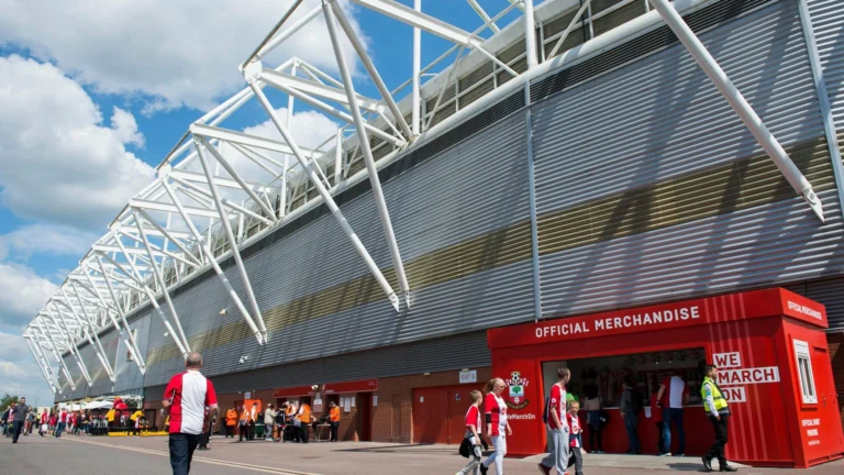 Portsmouth жанкүйерлеріне Southampton-мен өтетін дербиге жол жүру құнын төмендетті