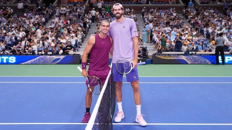 Алькарас уверенно прошел в третий круг US Open, не отдав сопернику ни единого брейка