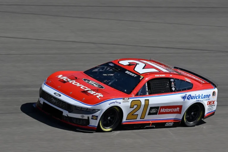 Джош Берри NASCAR плей-оффы туралы: «Қысым бізге емес»