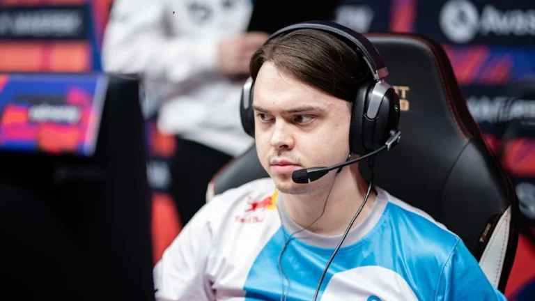 Капитан Virtus.pro по CS2 electroNic покинул команду