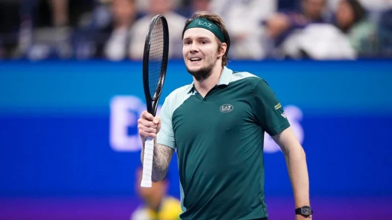 Бублик впервые пробился в 1/8 финала US Open после пятисетового триумфа