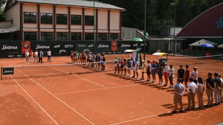 Легендарный Roland-Garros теперь в Казахстане. Gorky Tennis Park — официальный клуб Roland Garros