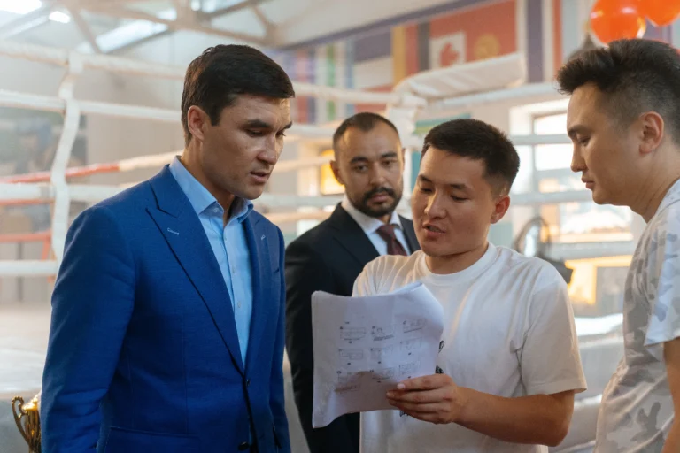 Олимпийский чемпион Серик Сапиев снялся в сериале о боксе