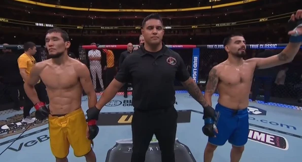 Сенсация на UFC 319: Алиби Идрис потерпел первое поражение