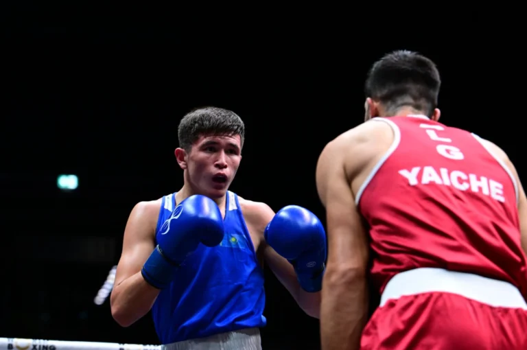 Казахстанский боксер одержал победу в дебюте на чемпионате мира