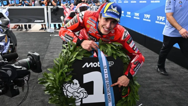 Марк Маркес одержал победу в спринте MotoGP после падения брата