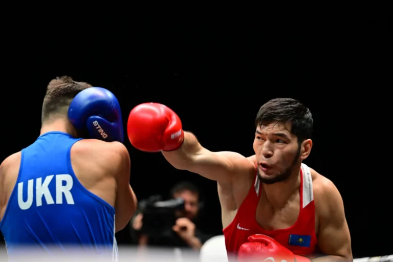 Нурбек Оралбай с победы стартовал на чемпионате мира по боксу