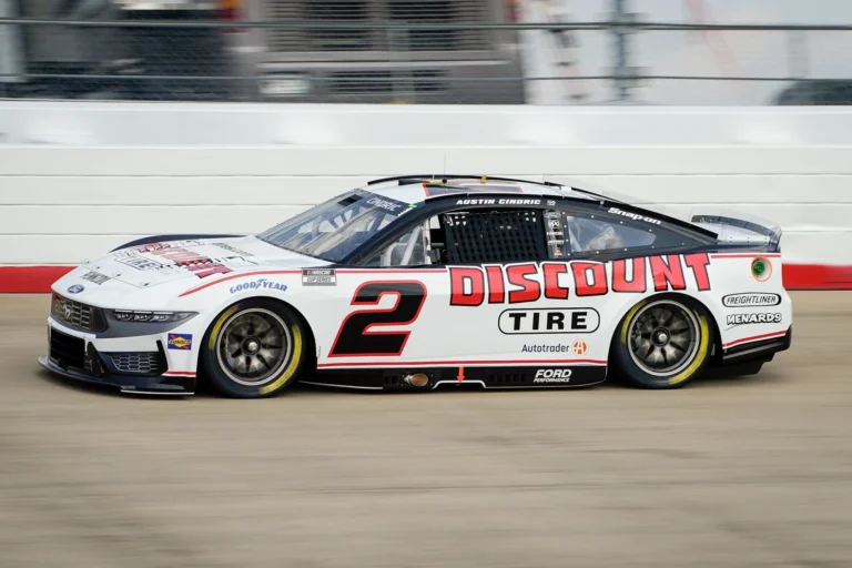 Победитель Daytona 500 примет участие в гонке Supercars в Аделаиде