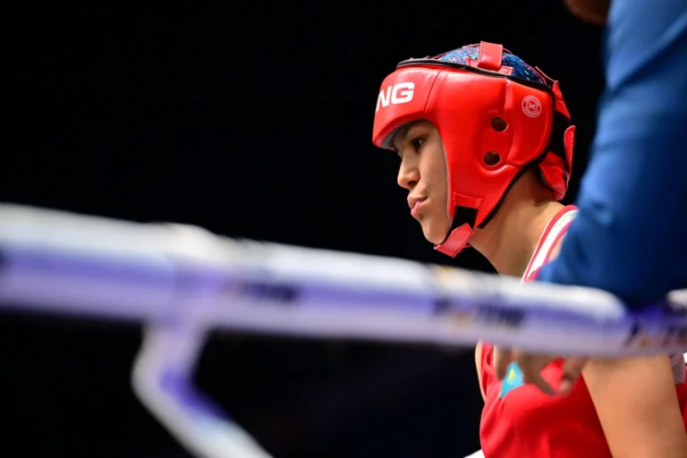 Алуа Балкибекова вышла в четвертьфинал чемпионата мира по боксу