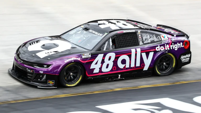 Hendrick Motorsports меняет состав пит-команды Алекса Боумана перед гонкой в Бристоле