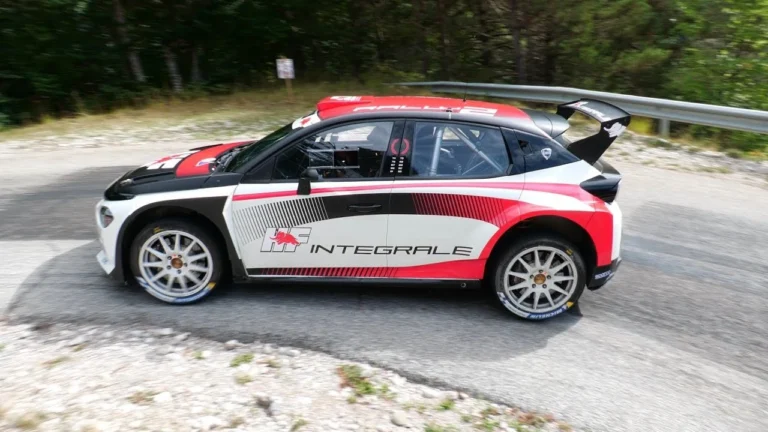 Легендарная Lancia возвращается в ралли с новым Ypsilon Rally2