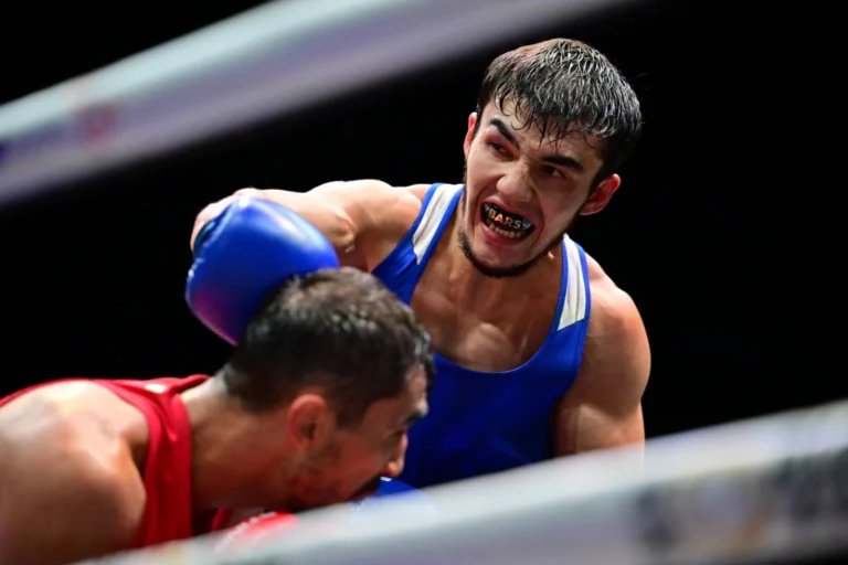 Казахстанский боксер остановился в шаге от медали чемпионата мира