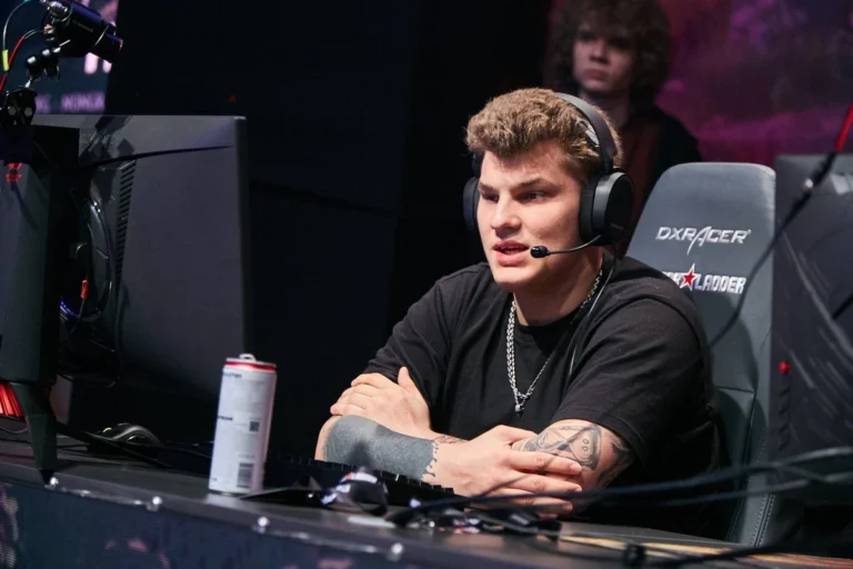 Стример Iceberg рассказал о драке с братом во время матча Dota 2