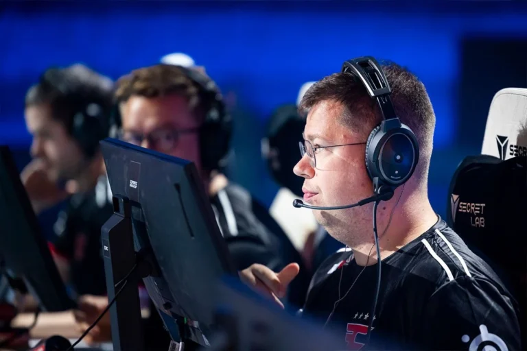 FaZe Clan FISSURE PLAYGROUND 2 турнирінде 3DMAX командасын жеңді