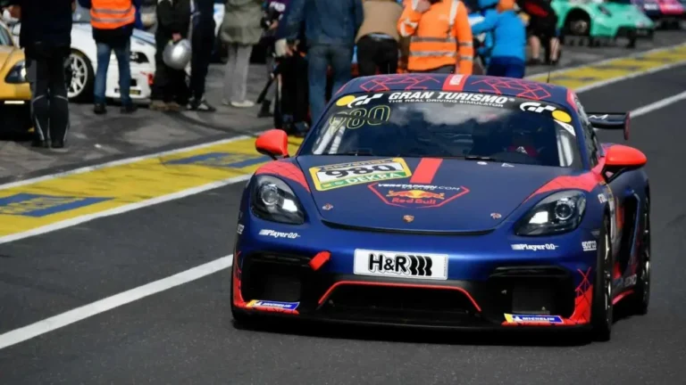 Макс Ферстаппен получил лицензию на гонки GT3 на Нюрбургринге