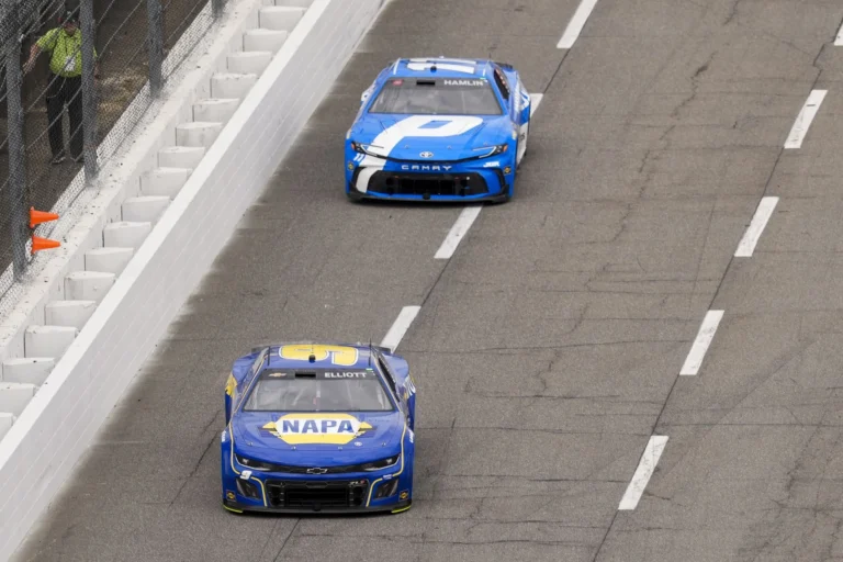 NASCAR Дэнни Хэмлиннің командасын Бристольдегі оқиға үшін жазалады