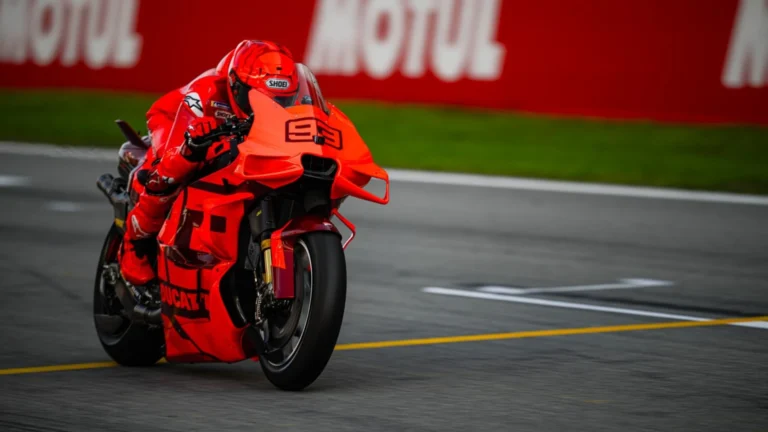 Маркес әртүрлі Ducati нұсқаларында бірдей жылдамдық сырын ашты