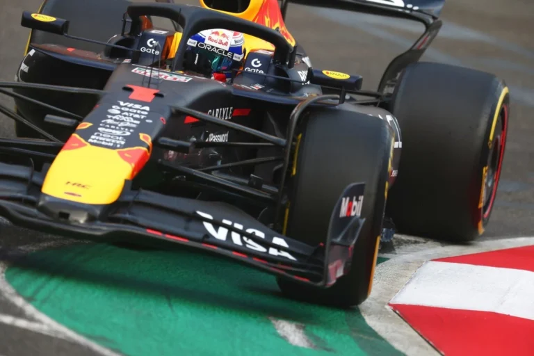 McLaren допускает возможность чемпионства Ферстаппена несмотря на отставание