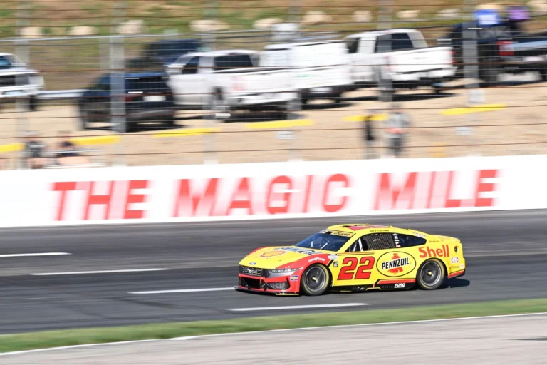 Team Penske Нью-Гэмпширдегі NASCAR жарысының біліктілігінде басым түсті