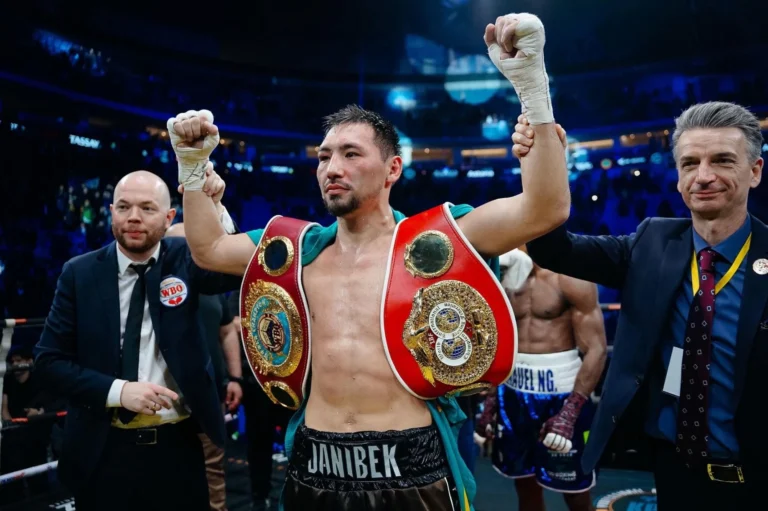 Жәнібек Әлімханұлы үш чемпиондық белбеу үшін тарихи жекпе-жекке жақын