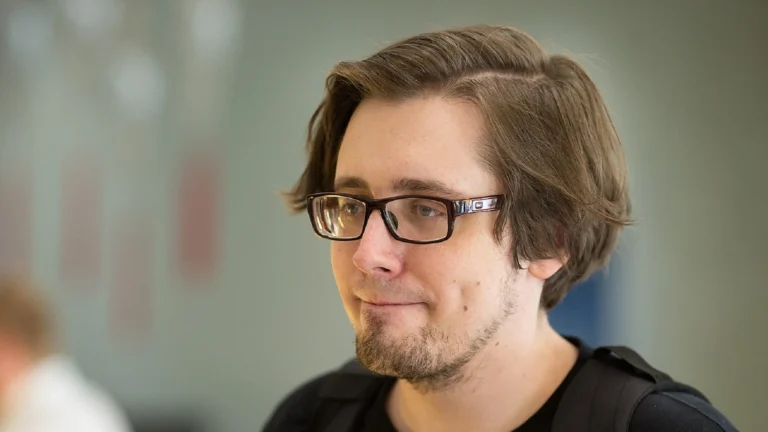 Аналитик ArsZeeqq рассказал, почему отказался бы работать над Dota 2 в Valve