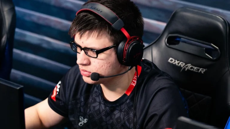 Стример Petushara пошутил о физической форме игроков Virtus.pro