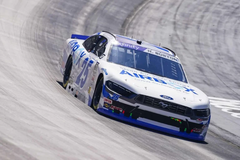 Три команды NASCAR Xfinity оштрафованы перед гонкой в Канзасе