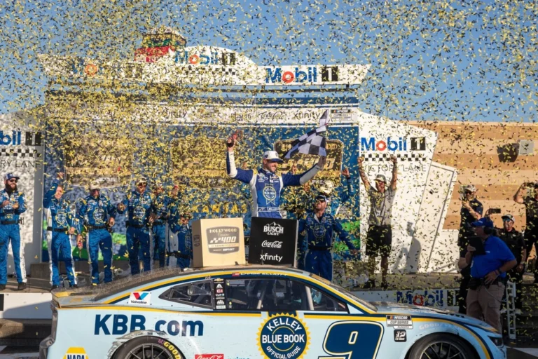 Драматичный финиш в NASCAR: Чейз Эллиотт одержал неожиданную победу в Канзасе