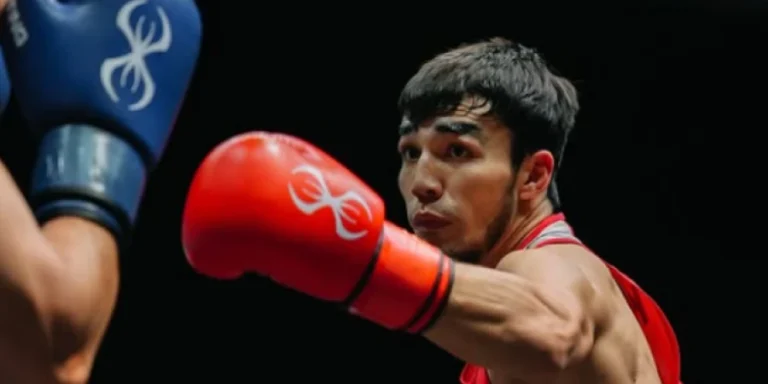 Бейбарыс Жексен әлем чемпионатын сенімді бастады