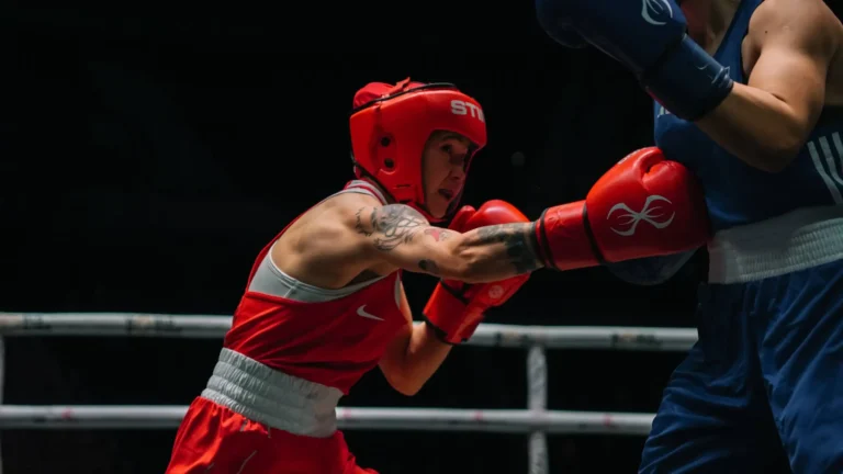 Назым Кызайбай пробилась в финал чемпионата мира по боксу в Ливерпуле