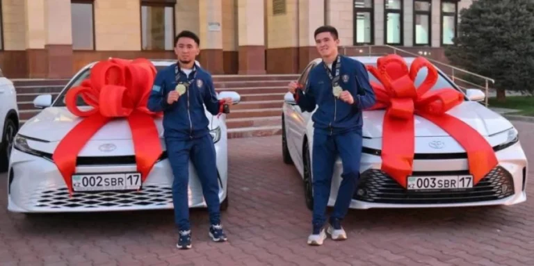 Шымкентте боксшы ағайынды Сабырхандарға құрмет көрсетілді