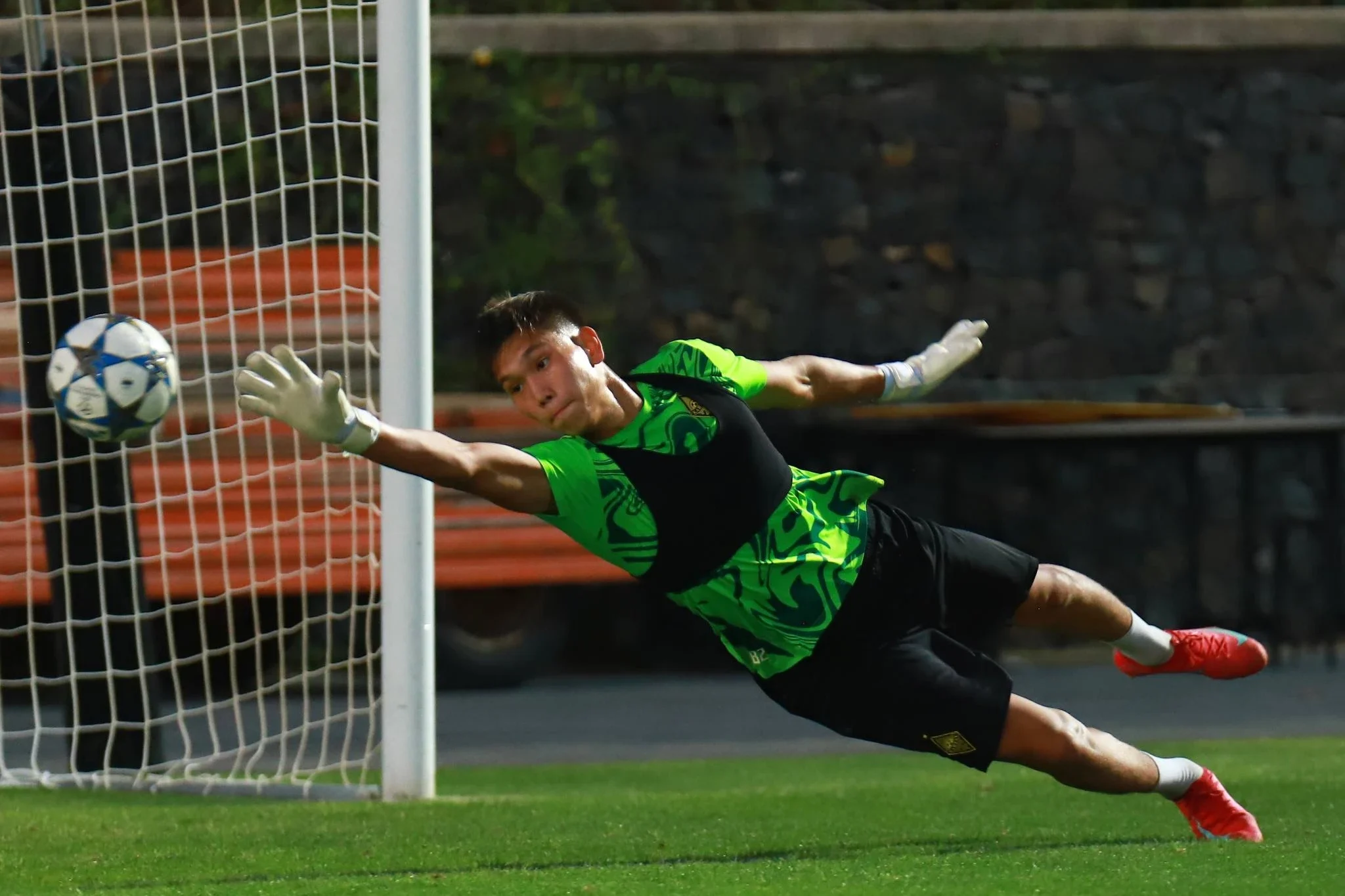 Корпоративтік кеште балапанды сиқытты Смотреть жеке порно онлайн: Күйеуі достарын әкелді