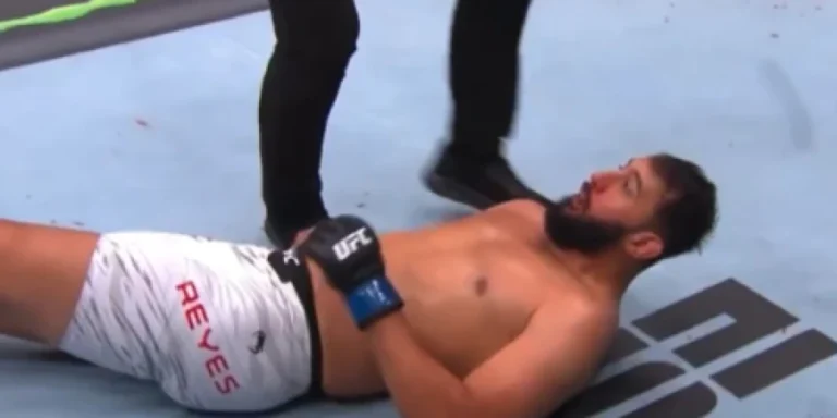 Аустралияда UFC турнирінің басты жекпе-жегі нокаутпен аяқталды