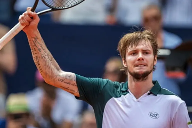 Александр Бублик пробился в третий круг «Мастерса» в Париже