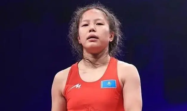 Президент отметил триумф Шугылы Омирбек на молодежном чемпионате мира