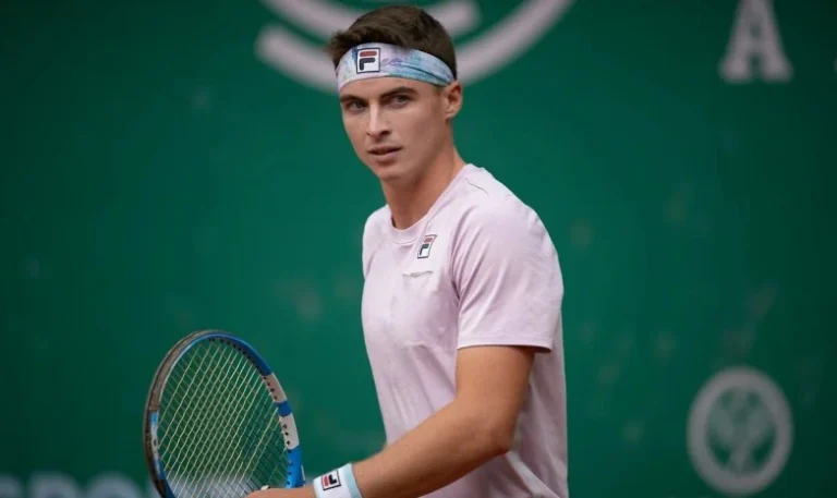 Тимофей Скатов вылетел с турнира ATP Almaty Open после трехсетового поединка