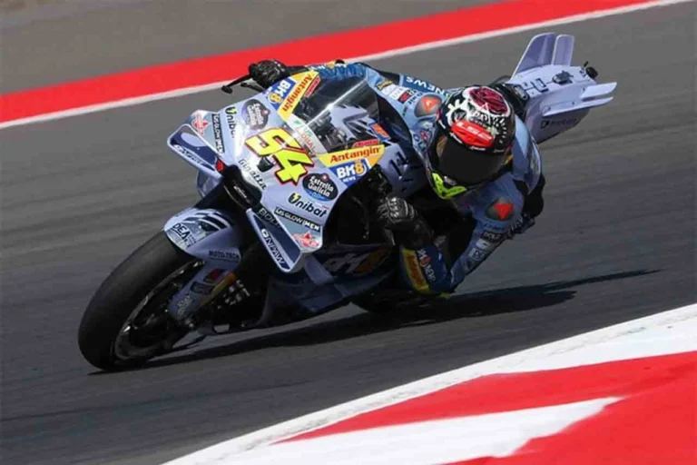 Альдегер одержал первую победу в MotoGP, Маркес получил травму в Индонезии